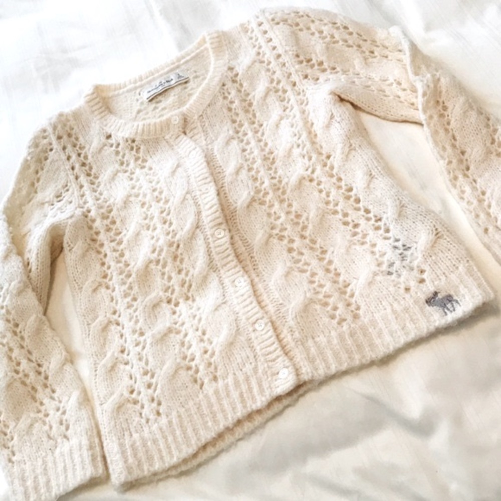 Abercrombie & Fitch Cable Knit Cropped Cardigan W/Round Neck Size S